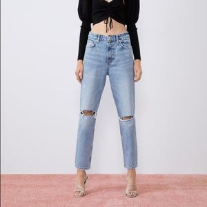 ZARA RIPPED MOM JEANS
